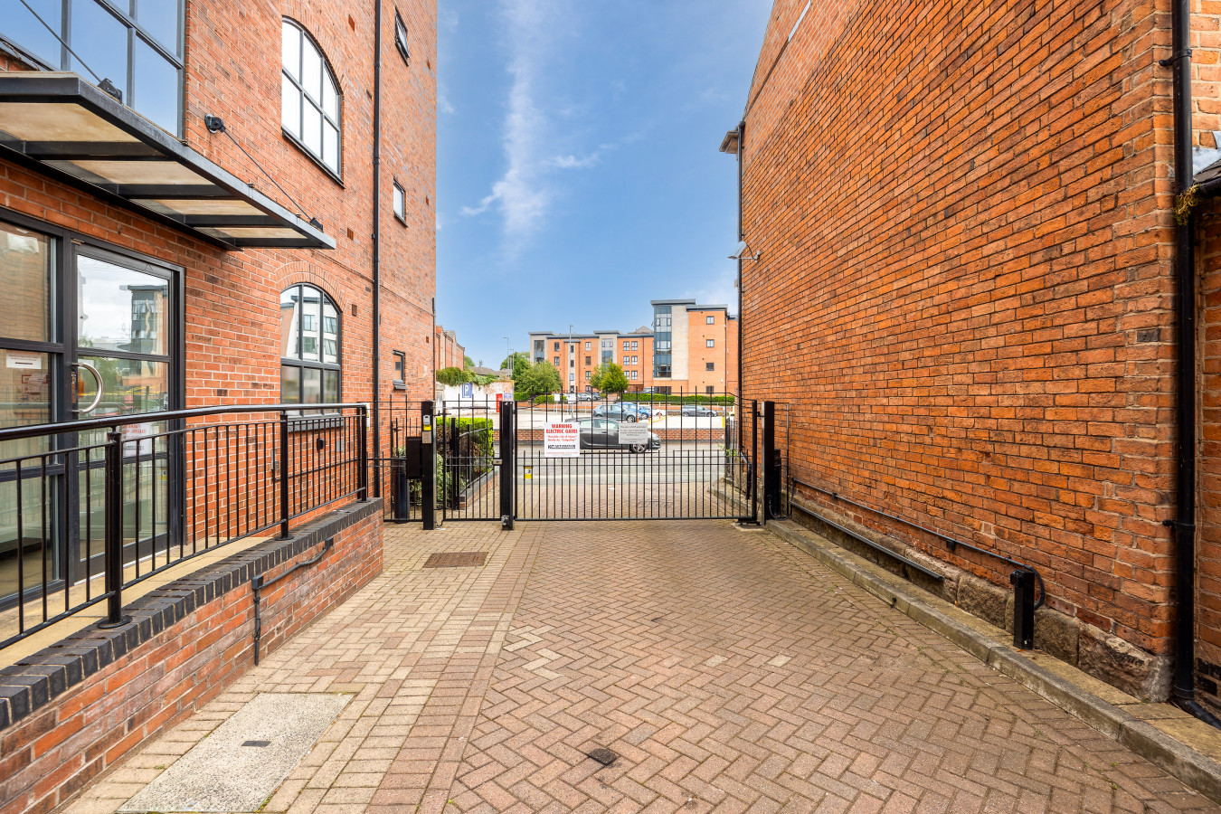 City Centre Flat • Free Parking • Sky TV • Fast Wifi • Self-Check-In in The Millhouse, Brook Street Flat 1 - Property image 25 - VivreStays
