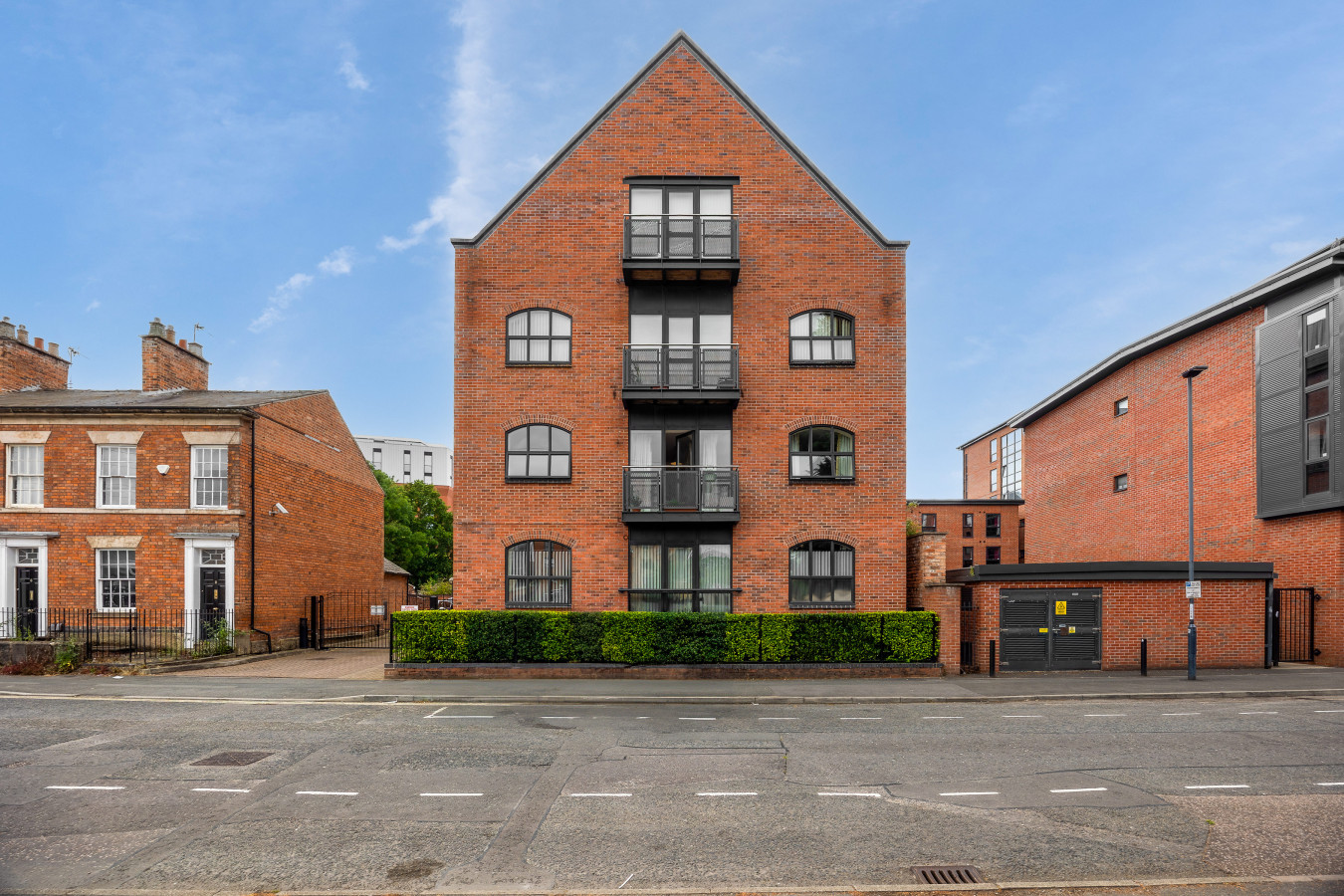 City Centre Flat • Free Parking • Sky TV • Fast Wifi • Self-Check-In in The Millhouse, Brook Street Flat 1 - Property image 27 - VivreStays