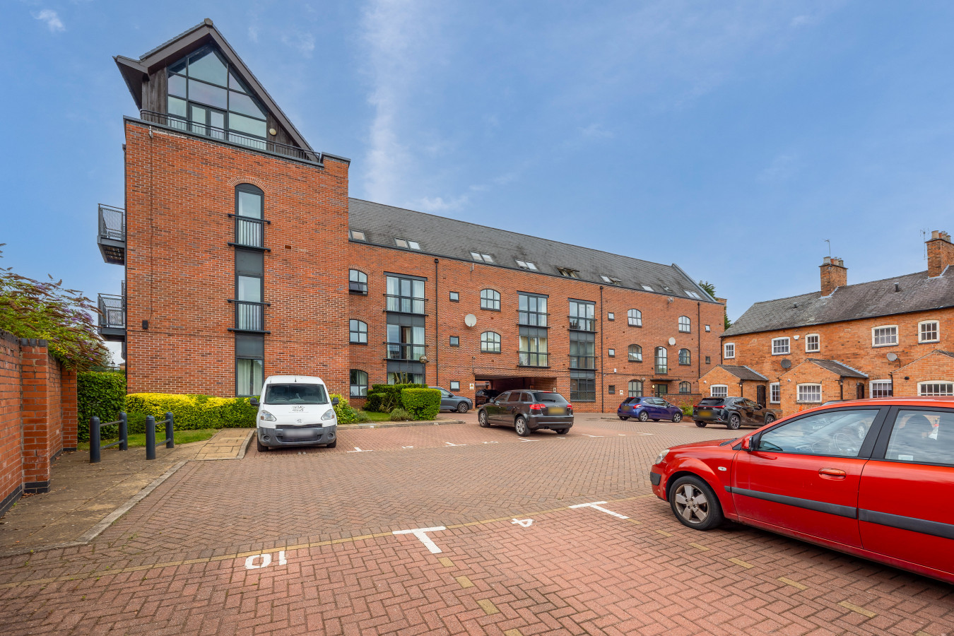 City Centre Flat • Free Parking • Sky TV • Fast Wifi • Self-Check-In in The Millhouse, Brook Street Flat 1 - Property image 24 - VivreStays