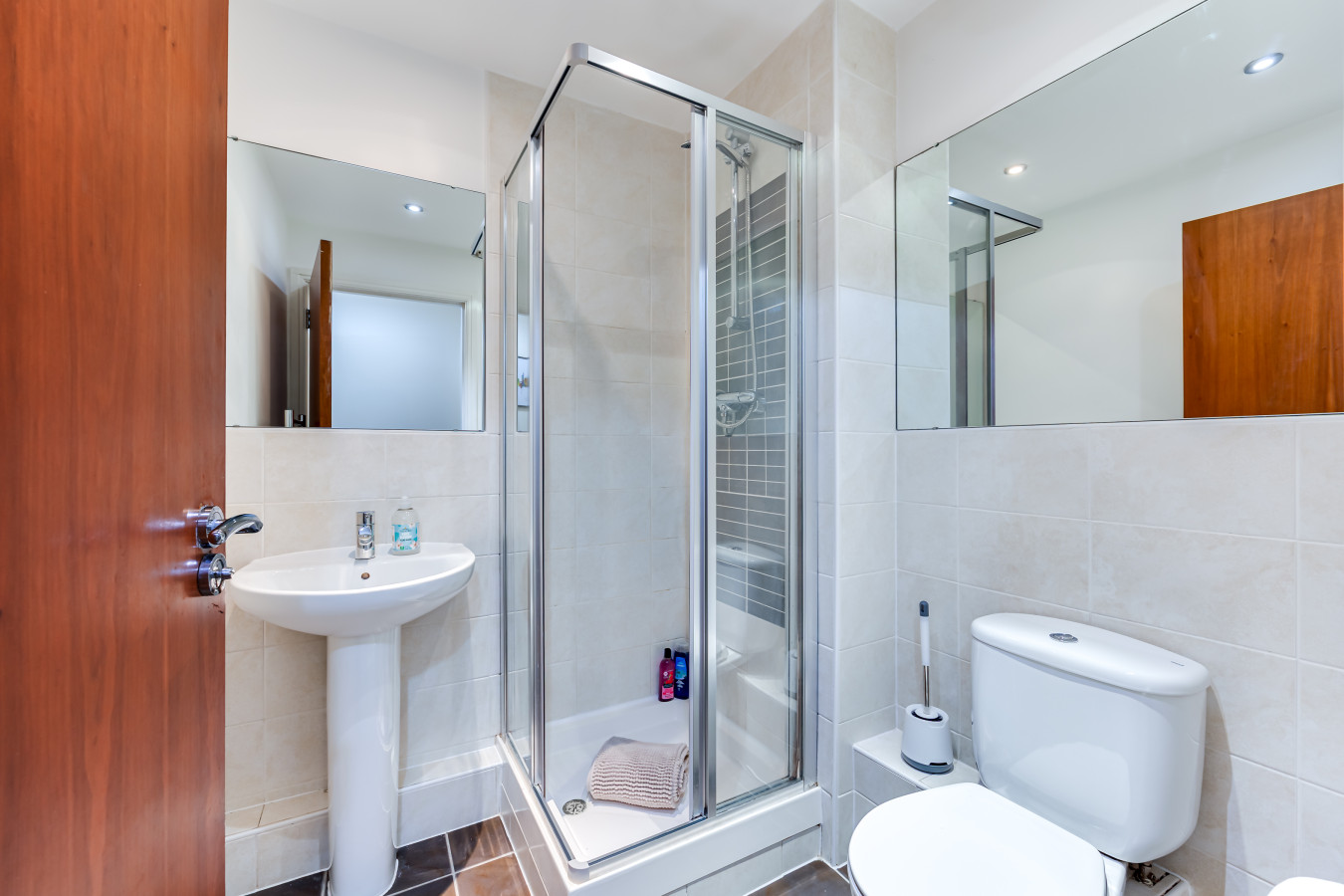 City Centre Flat • Free Parking • Sky TV • Fast Wifi • Self-Check-In in The Millhouse, Brook Street Flat 1 - Property image 10 - VivreStays