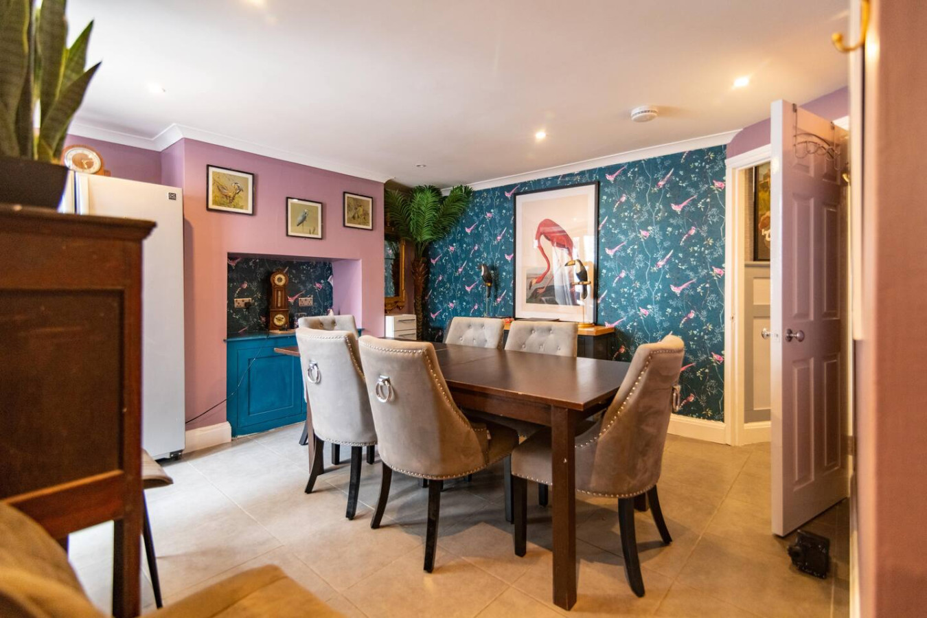 Charming 6 Bedroom Townhouse • Excellent Location • Self-Check-In • Balcony Room • Fast WiFi in 3B Guildford Lawn - Property image 41 - VivreStays