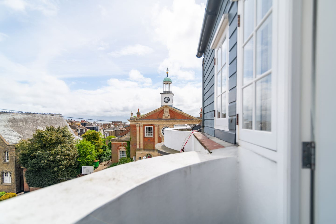 Charming 6 Bedroom Townhouse • Excellent Location • Self-Check-In • Balcony Room • Fast WiFi in 3B Guildford Lawn - Property image 16 - VivreStays