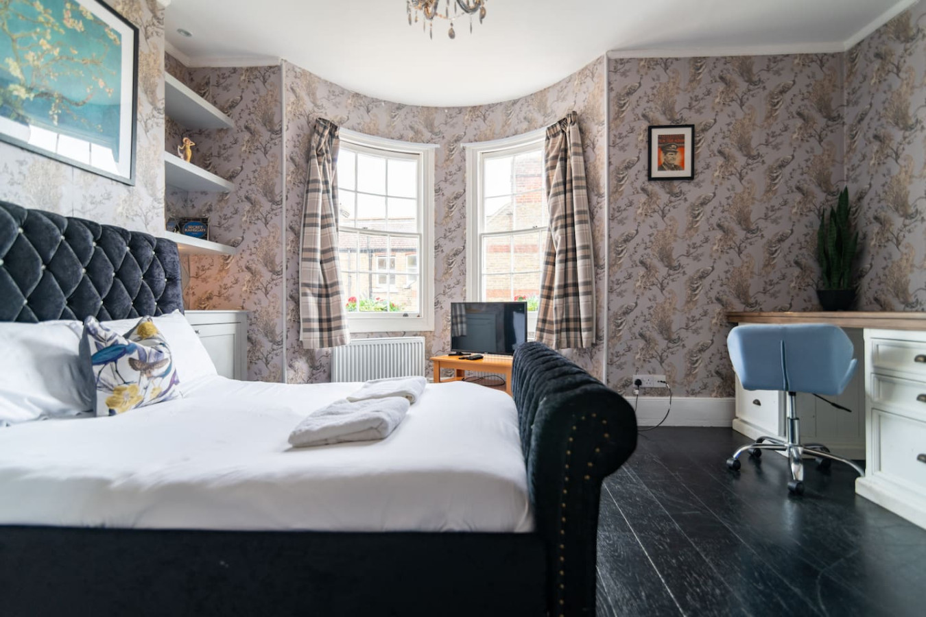 Charming 6 Bedroom Townhouse • Excellent Location • Self-Check-In • Balcony Room • Fast WiFi in 3B Guildford Lawn - Property image 6 - VivreStays