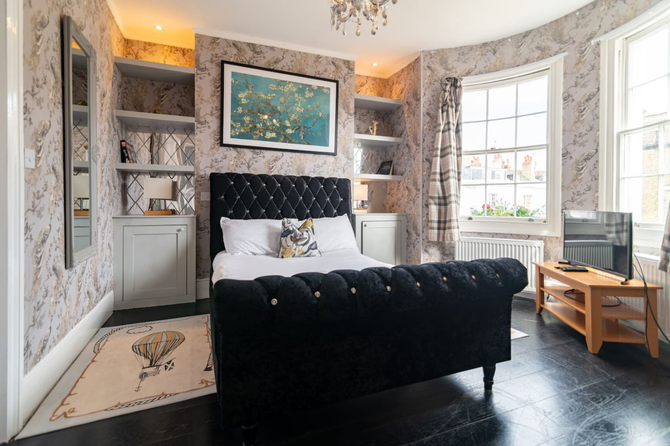 Charming 6 Bedroom Townhouse • Excellent Location • Self-Check-In • Balcony Room • Fast WiFi in 3B Guildford Lawn - Property image 5 - VivreStays