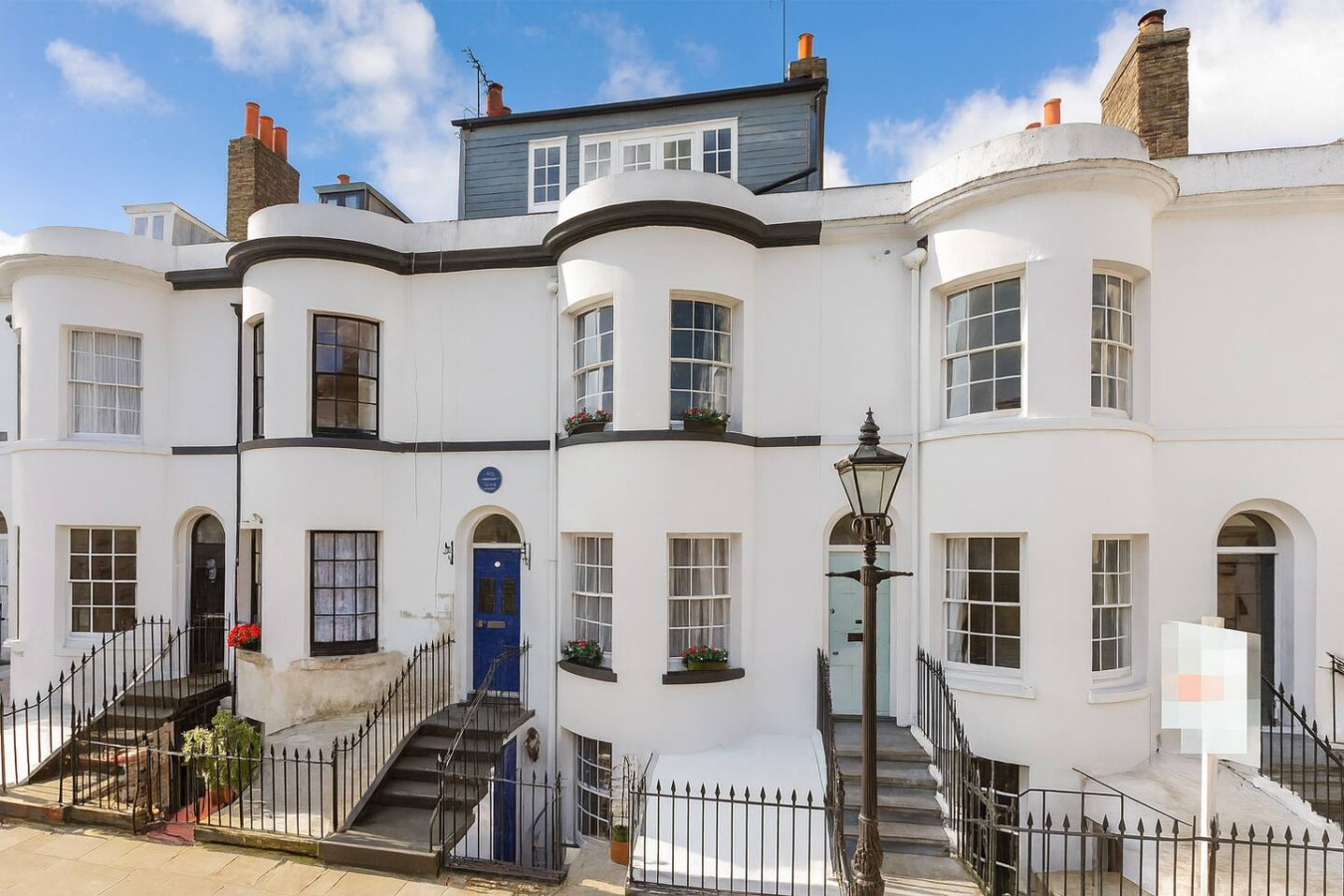 Charming 6 Bedroom Townhouse • Excellent Location • Self-Check-In • Balcony Room • Fast WiFi in 3B Guildford Lawn - Property image 49 - VivreStays