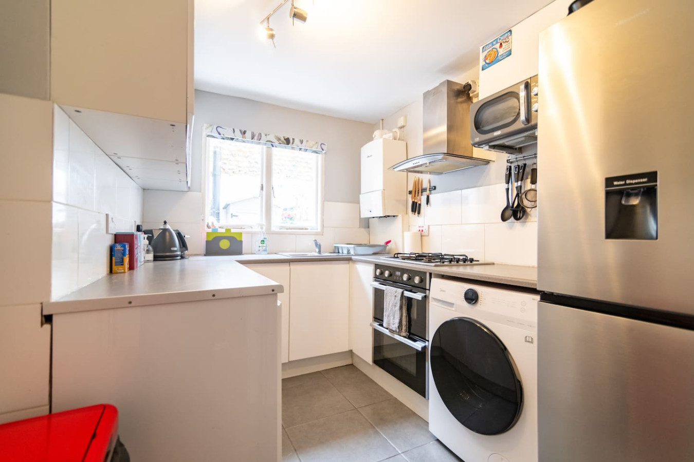 Charming 6 Bedroom Townhouse • Excellent Location • Self-Check-In • Balcony Room • Fast WiFi in 3B Guildford Lawn - Property image 38 - VivreStays