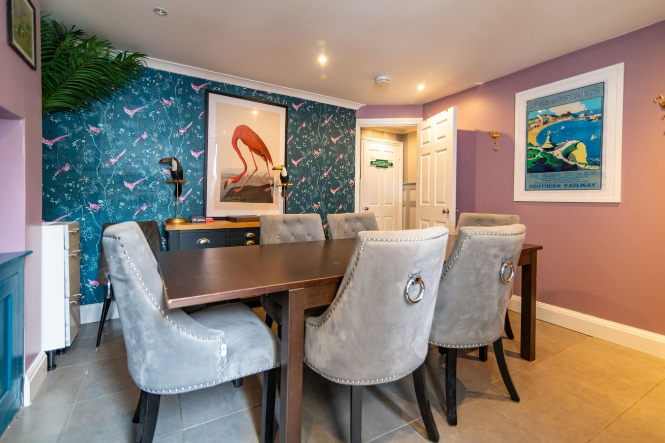 Charming 6 Bedroom Townhouse • Excellent Location • Self-Check-In • Balcony Room • Fast WiFi in 3B Guildford Lawn - Property image 42 - VivreStays