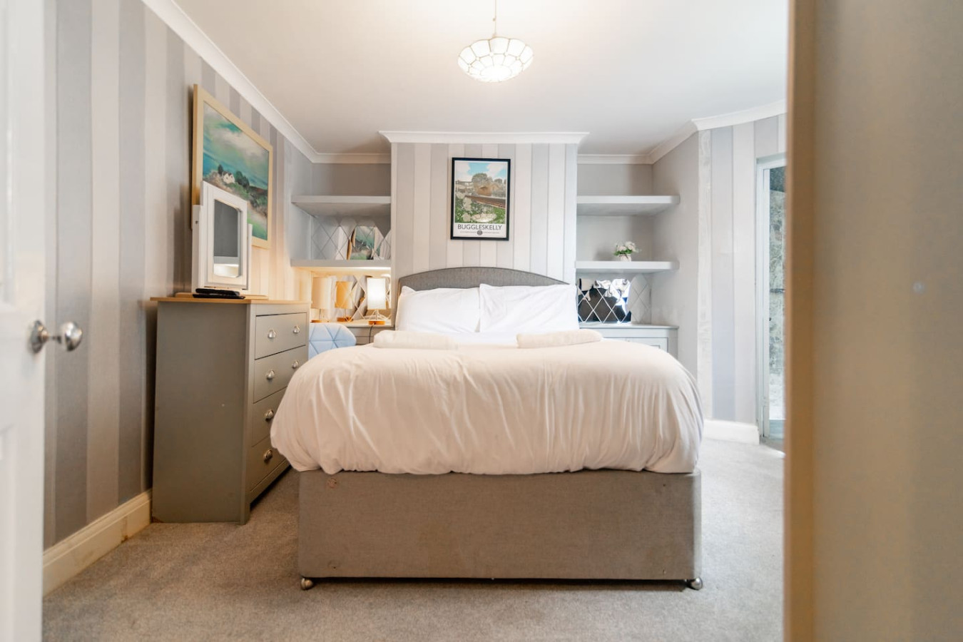 Charming 6 Bedroom Townhouse • Excellent Location • Self-Check-In • Balcony Room • Fast WiFi in 3B Guildford Lawn - Property image 2 - VivreStays