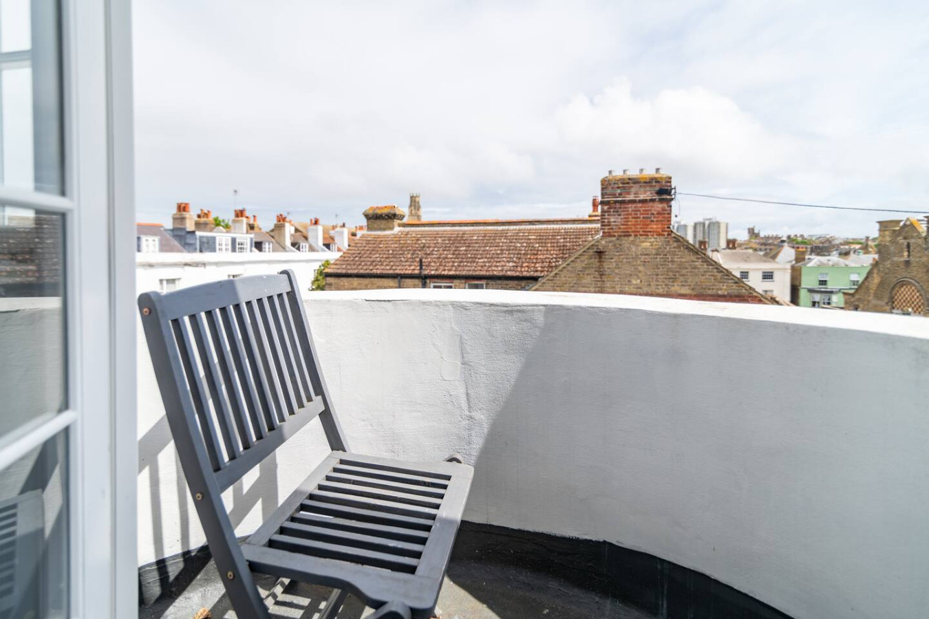 Charming 6 Bedroom Townhouse • Excellent Location • Self-Check-In • Balcony Room • Fast WiFi in 3B Guildford Lawn - Property image 17 - VivreStays
