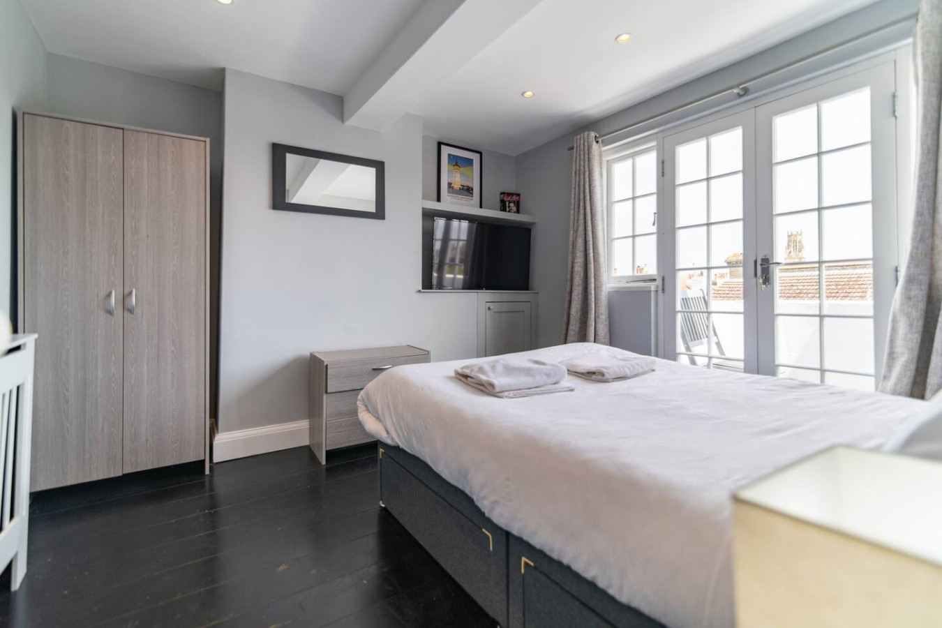 Charming 6 Bedroom Townhouse • Excellent Location • Self-Check-In • Balcony Room • Fast WiFi in 3B Guildford Lawn - Property image 14 - VivreStays