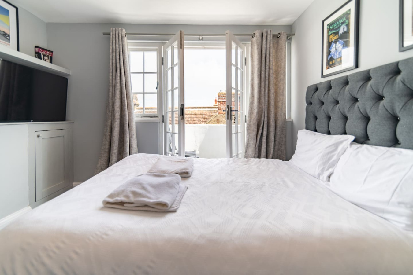 Charming 6 Bedroom Townhouse • Excellent Location • Self-Check-In • Balcony Room • Fast WiFi in 3B Guildford Lawn - Property image 15 - VivreStays