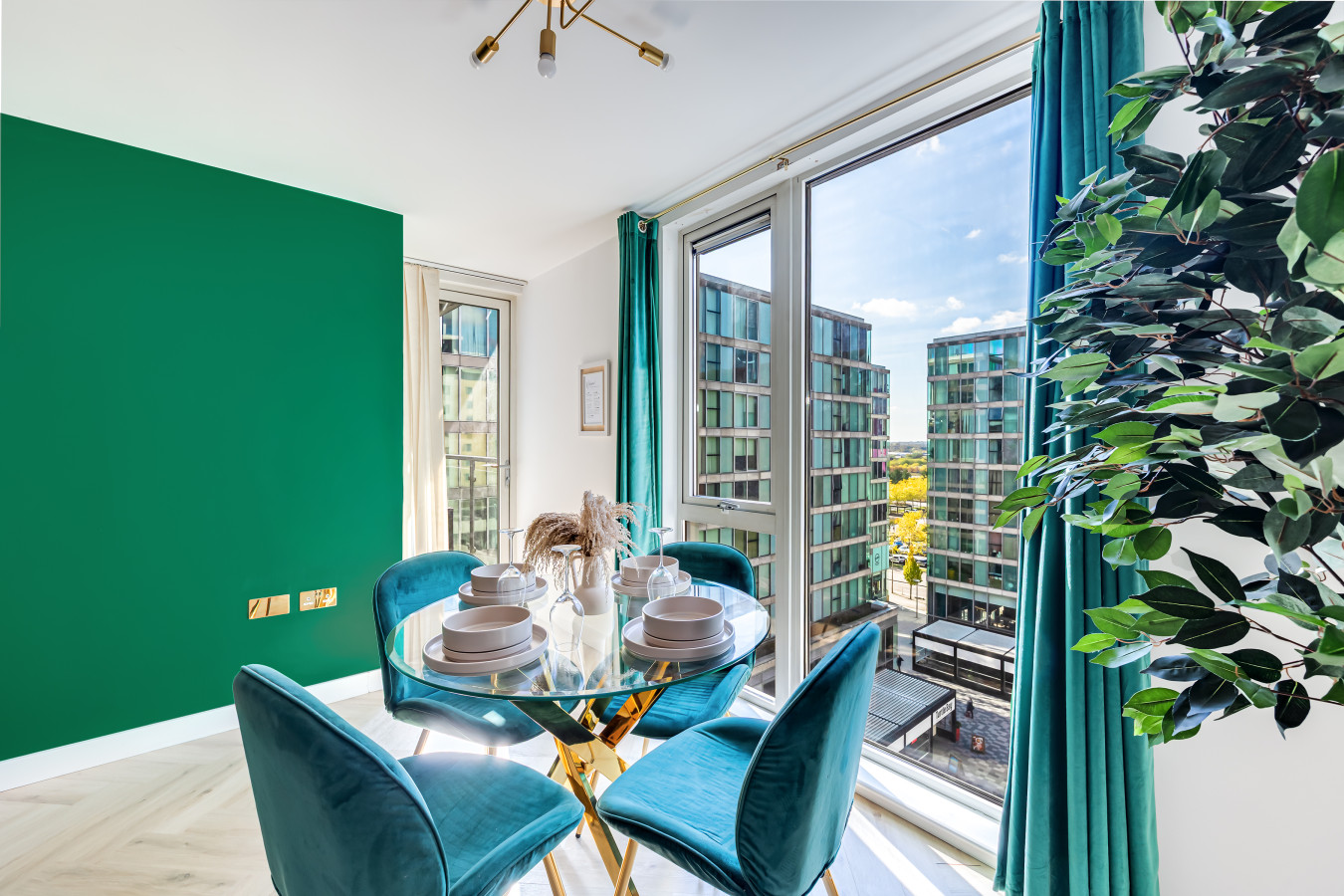 Vibrant Hub Apartment • City Centre • Balcony • Free Parking • Self-Check-In in 50 Mortimer Square Flat 49 - Property image 11 - VivreStays