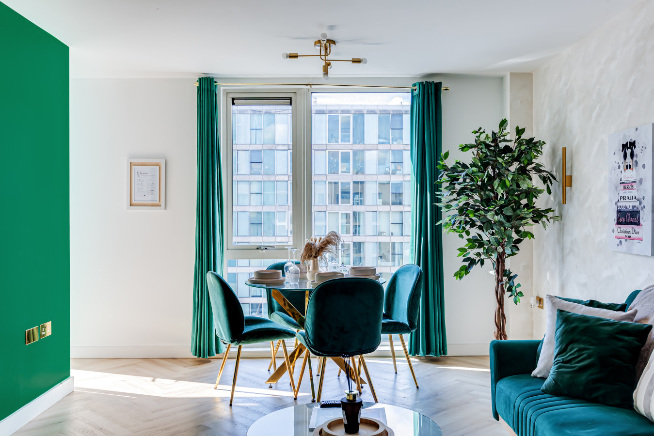 Vibrant Hub Apartment • City Centre • Balcony • Free Parking • Self-Check-In in 50 Mortimer Square Flat 49 - Property image 10 - VivreStays
