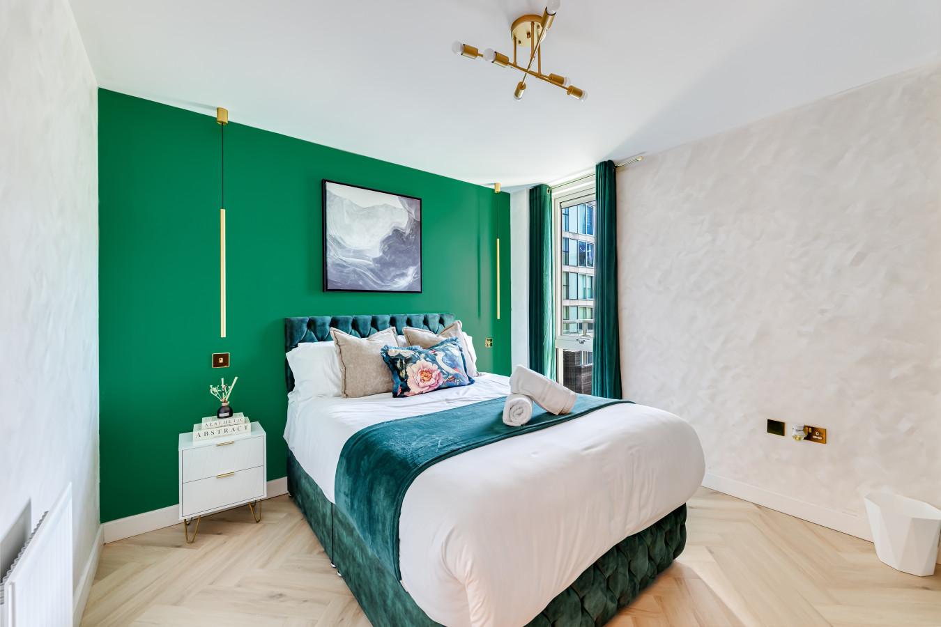 Vibrant Hub Apartment • City Centre • Balcony • Free Parking • Self-Check-In in 50 Mortimer Square Flat 49 - Property image 2 - VivreStays