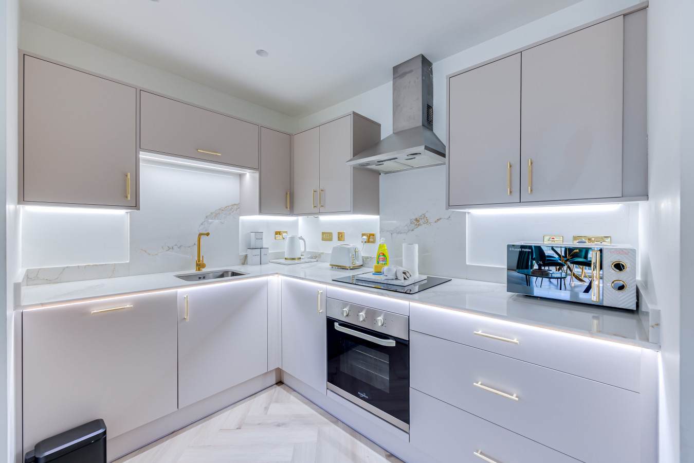 Vibrant Hub Apartment • City Centre • Balcony • Free Parking • Self-Check-In in 50 Mortimer Square Flat 49 - Property image 19 - VivreStays