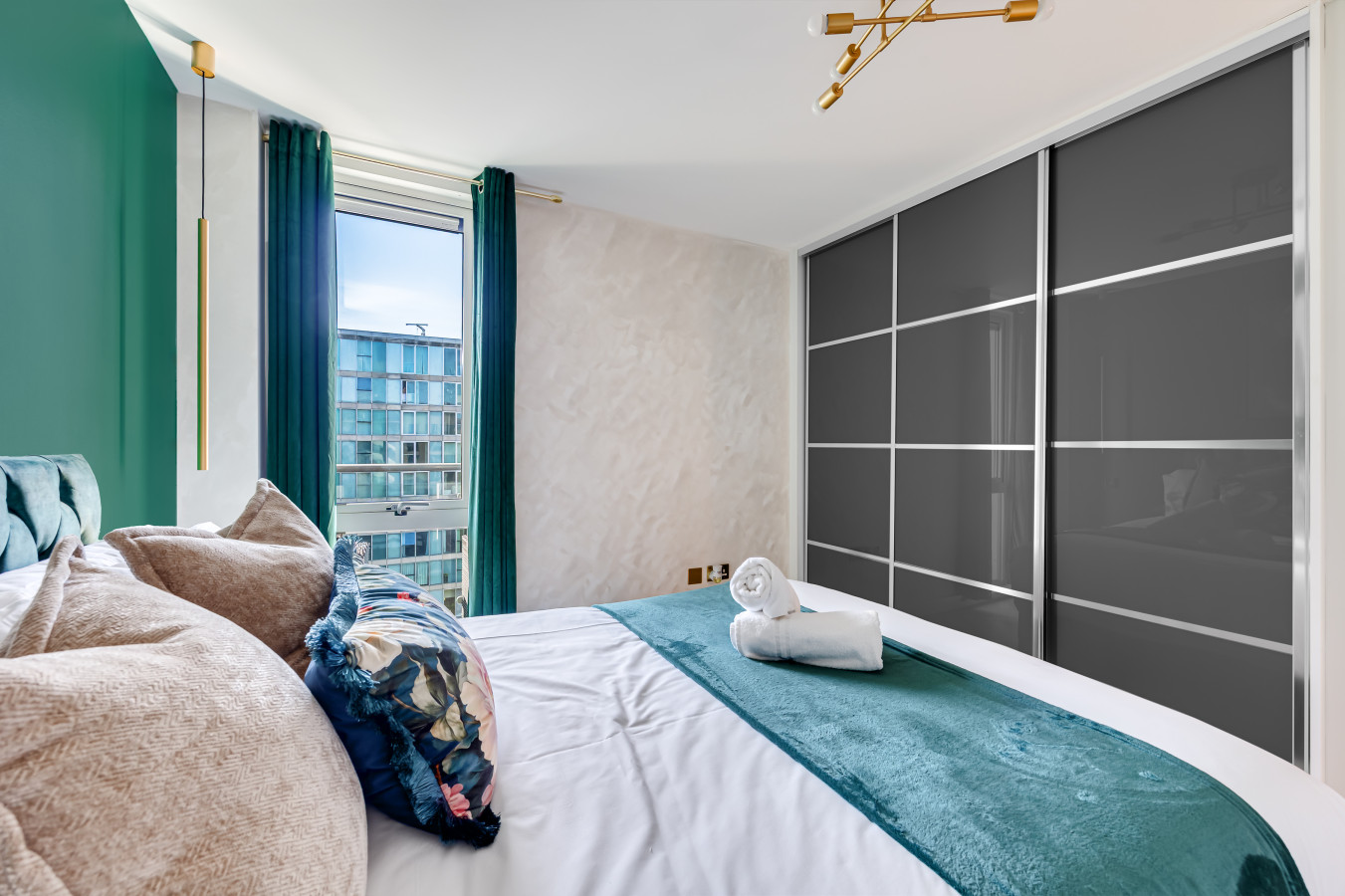 Vibrant Hub Apartment • City Centre • Balcony • Free Parking • Self-Check-In in 50 Mortimer Square Flat 49 - Property image 3 - VivreStays