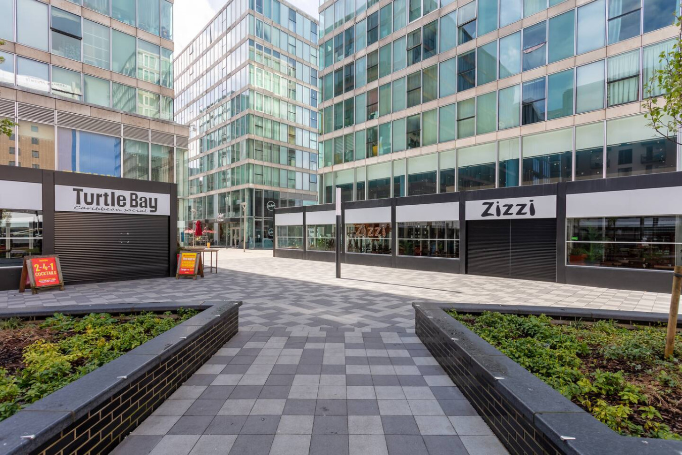 Vibrant Hub Apartment • City Centre • Balcony • Free Parking • Self-Check-In in 50 Mortimer Square Flat 49 - Property image 29 - VivreStays