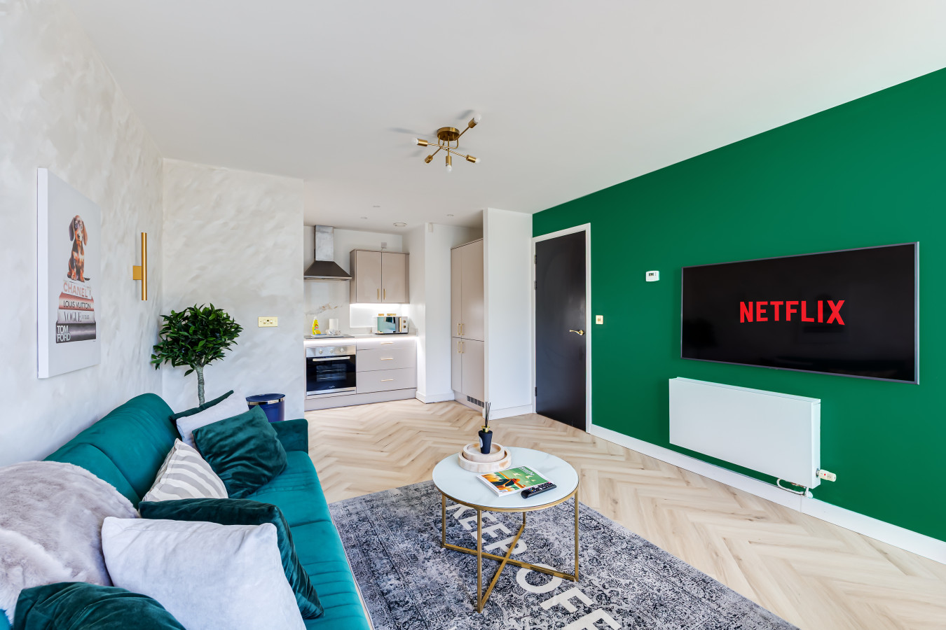 Vibrant Hub Apartment • City Centre • Balcony • Free Parking • Self-Check-In in 50 Mortimer Square Flat 49 - Property image 17 - VivreStays