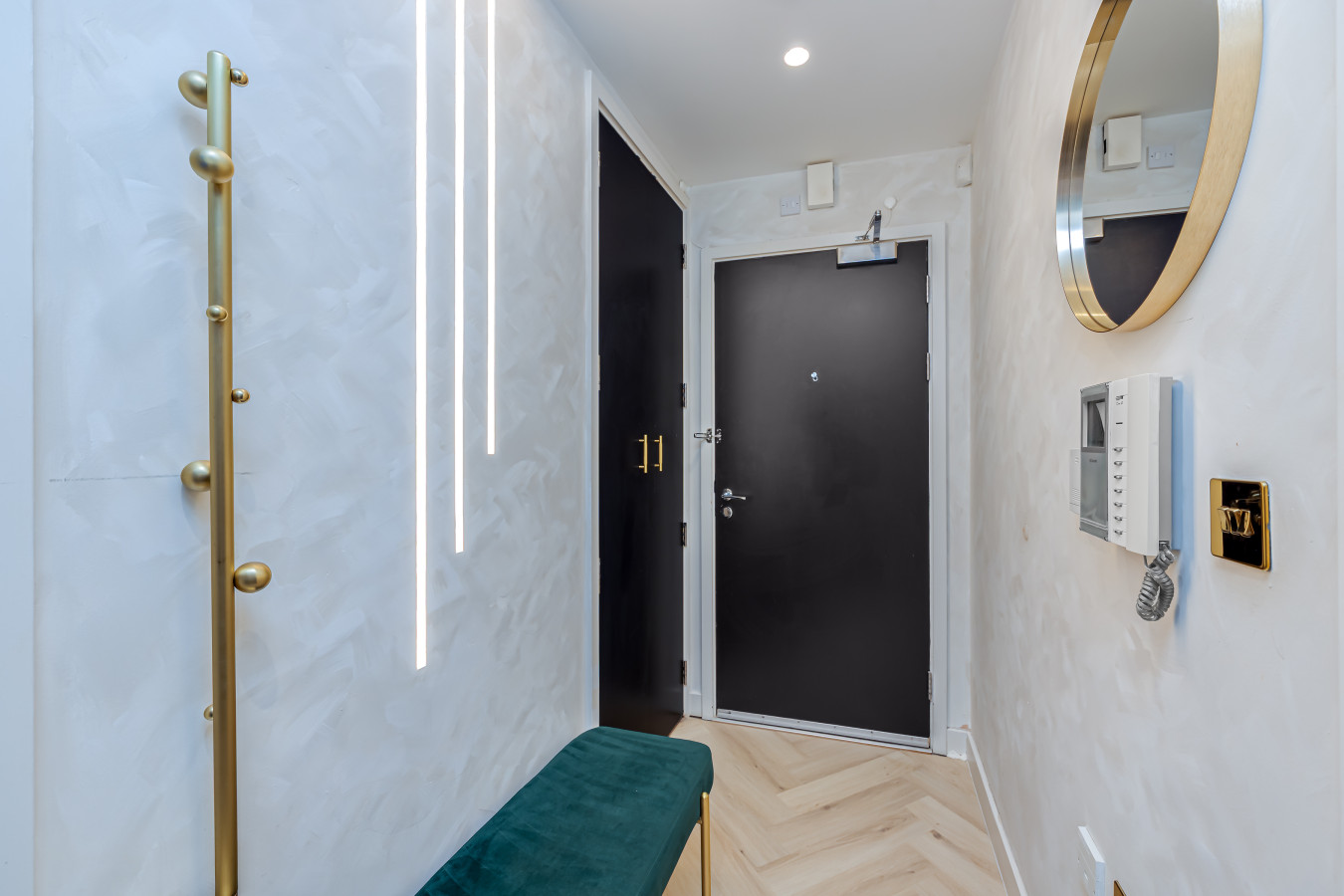 Vibrant Hub Apartment • City Centre • Balcony • Free Parking • Self-Check-In in 50 Mortimer Square Flat 49 - Property image 23 - VivreStays