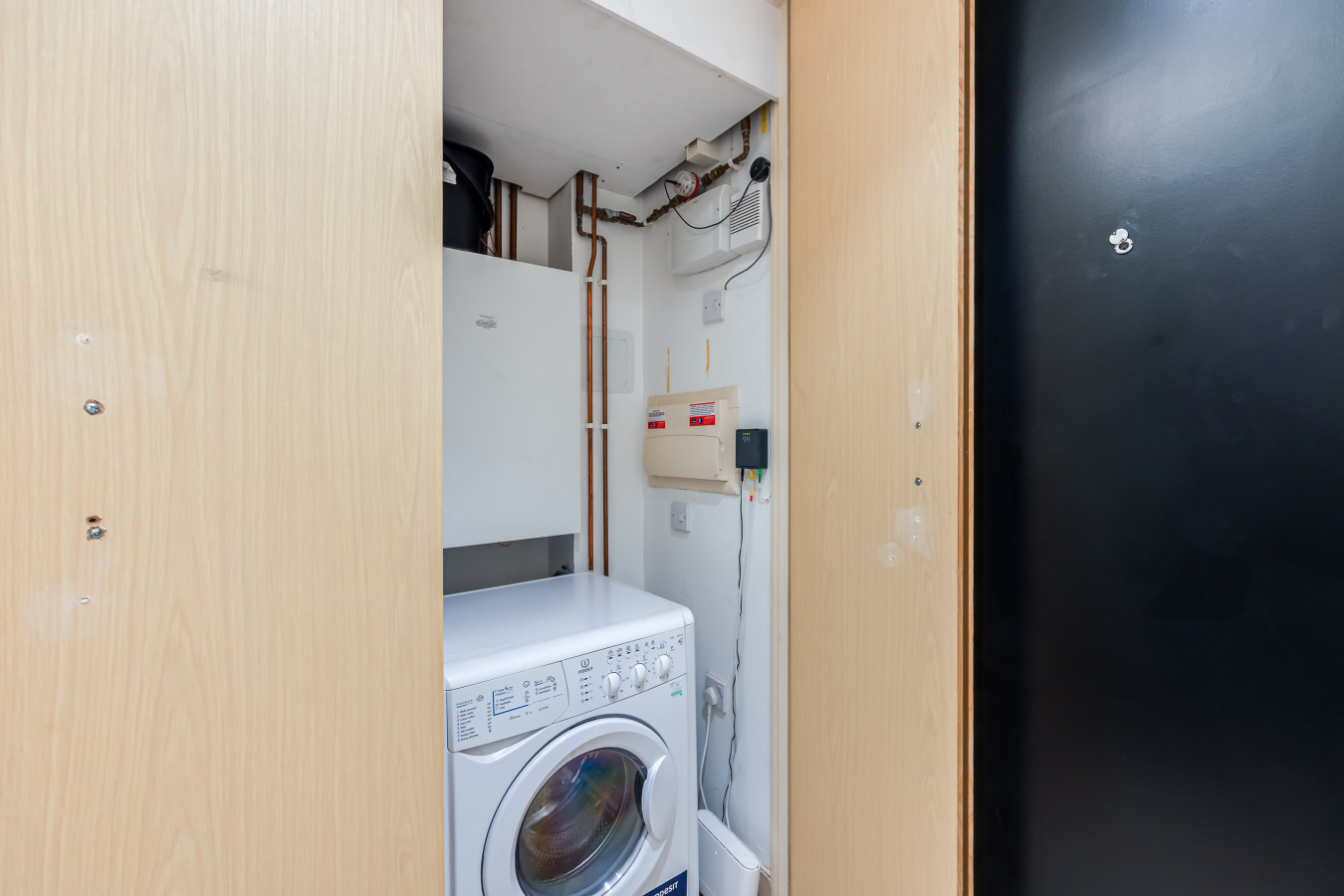 Vibrant Hub Apartment • City Centre • Balcony • Free Parking • Self-Check-In in 50 Mortimer Square Flat 49 - Property image 22 - VivreStays