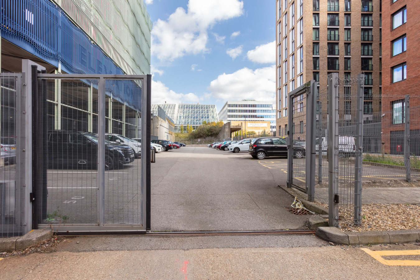 Vibrant Hub Apartment • City Centre • Balcony • Free Parking • Self-Check-In in 50 Mortimer Square Flat 49 - Property image 24 - VivreStays
