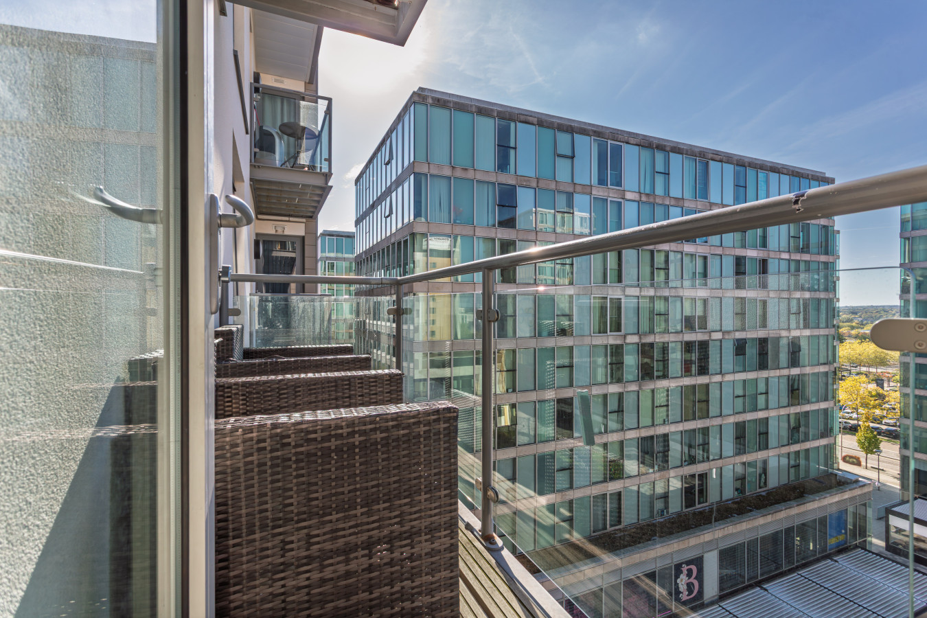 Vibrant Hub Apartment • City Centre • Balcony • Free Parking • Self-Check-In in 50 Mortimer Square Flat 49 - Property image 12 - VivreStays