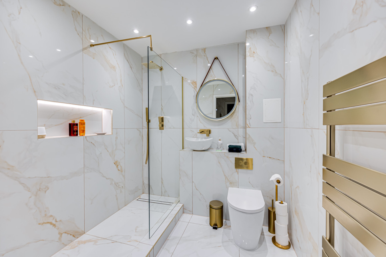 Vibrant Hub Apartment • City Centre • Balcony • Free Parking • Self-Check-In in 50 Mortimer Square Flat 49 - Property image 5 - VivreStays