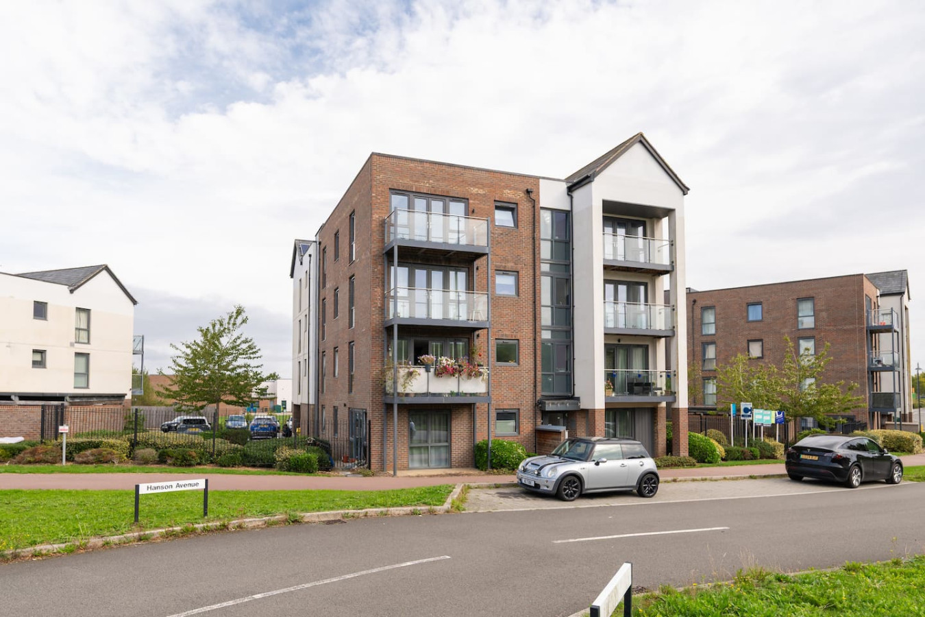 Beautiful Flat • Prime Location • Balcony • Free Parking • Self-Check-In in Mosaic house, 5 Larson Close Flat 6 Mosaic House - Property image 29 - VivreStays