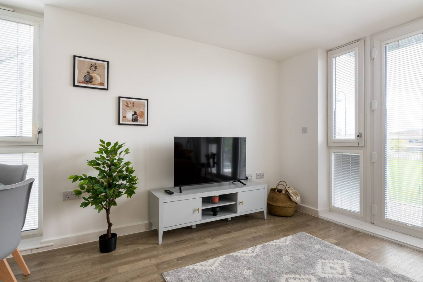 Beautiful Flat • Prime Location • Balcony • Free Parking • Self-Check-In in Mosaic house, 5 Larson Close Flat 6 Mosaic House - Property image 5 - VivreStays