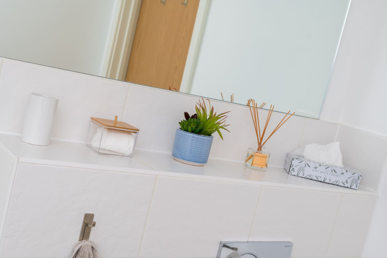 Beautiful Flat • Prime Location • Balcony • Free Parking • Self-Check-In in Mosaic house, 5 Larson Close Flat 6 Mosaic House - Property image 22 - VivreStays