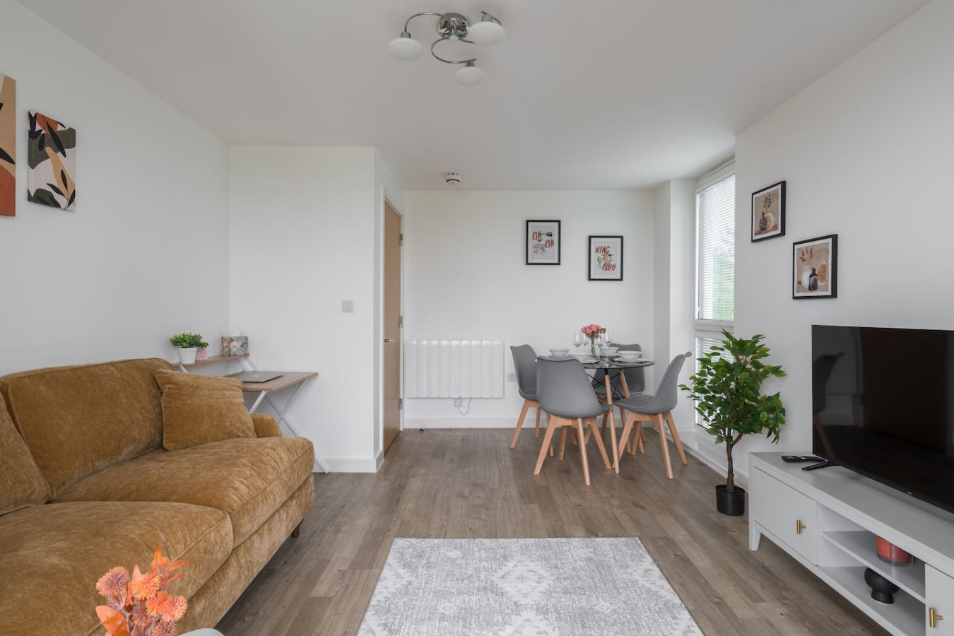 Beautiful Flat • Prime Location • Balcony • Free Parking • Self-Check-In in Mosaic house, 5 Larson Close Flat 6 Mosaic House - Property image 11 - VivreStays