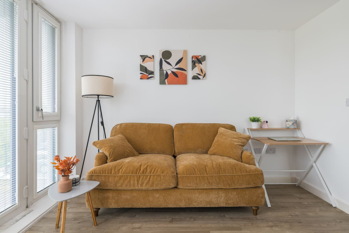 Beautiful Flat • Prime Location • Balcony • Free Parking • Self-Check-In in Mosaic house, 5 Larson Close Flat 6 Mosaic House - Property image 7 - VivreStays