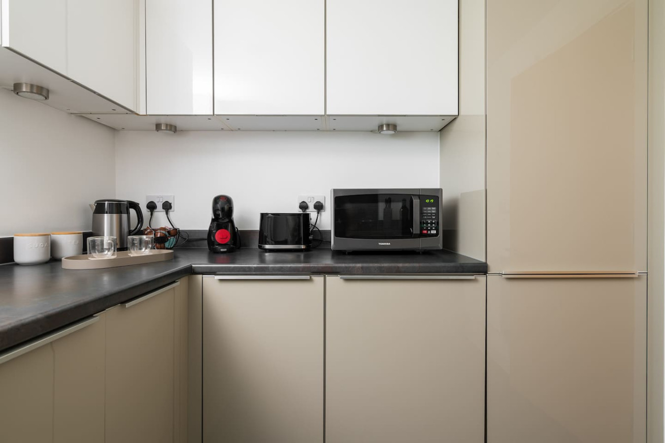 Beautiful Flat • Prime Location • Balcony • Free Parking • Self-Check-In in Mosaic house, 5 Larson Close Flat 6 Mosaic House - Property image 25 - VivreStays