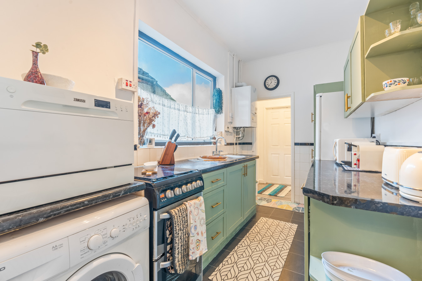 Charming House • City Centre • Free Parking • Self-Check-In • Fast WiFi in 205 Broomfield Road - Property image 21 - VivreStays
