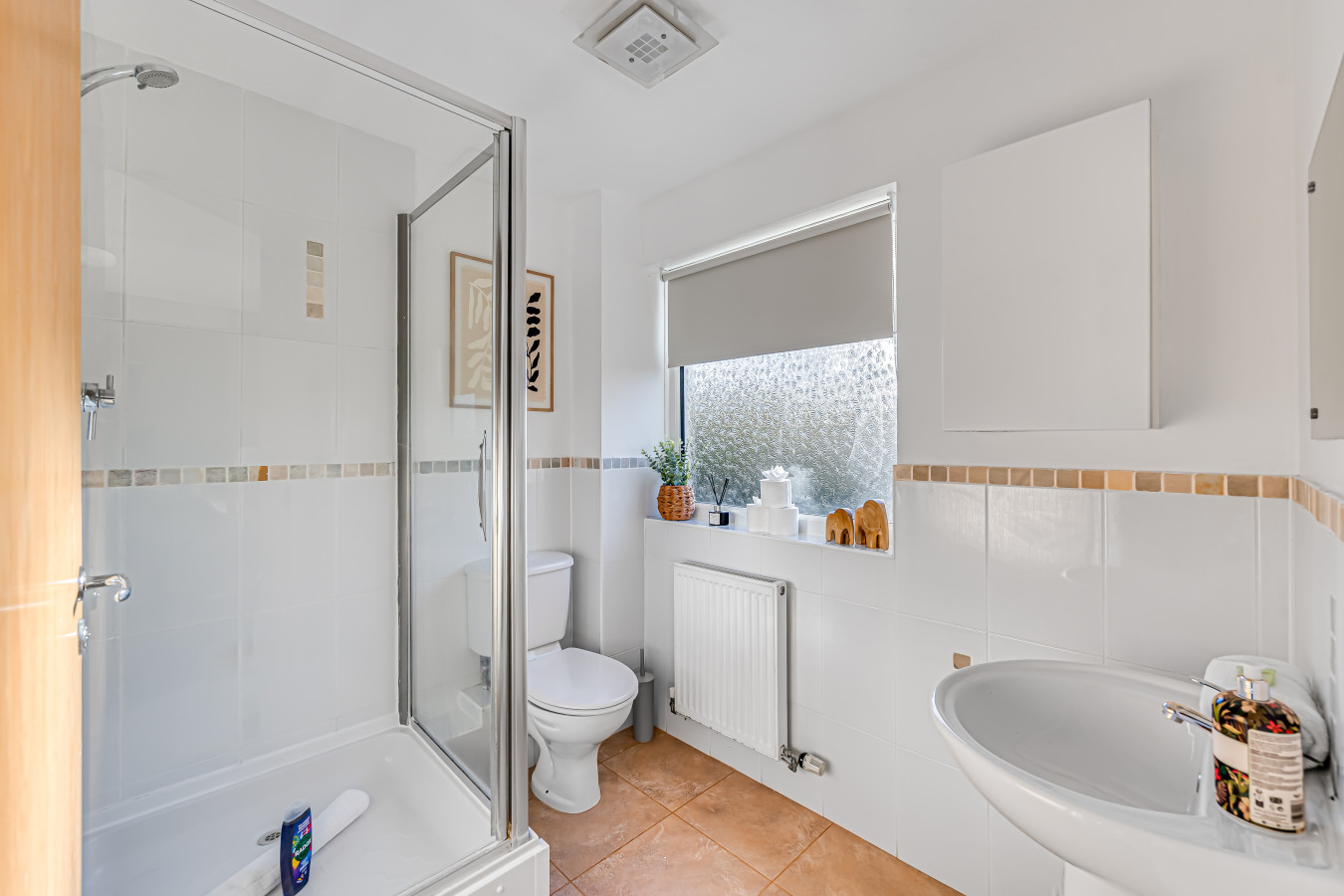 Hunsbury House • Sleeps 5 • SkyTV • Free Parking • Self-Check-In in 37 Hunsbury Chase - Property image 4 - VivreStays