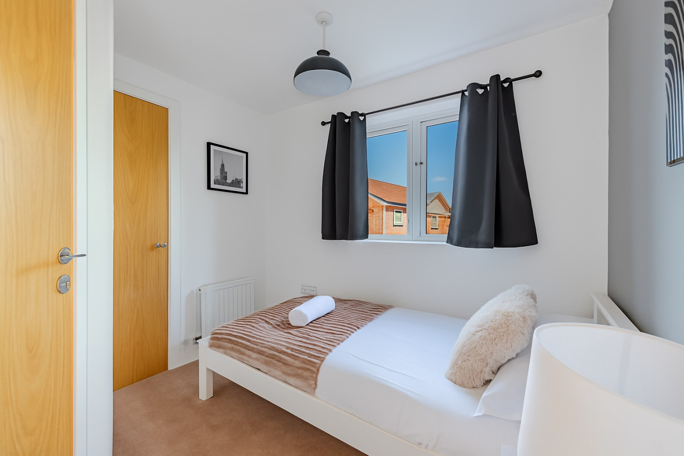 Hunsbury House • Sleeps 5 • SkyTV • Free Parking • Self-Check-In in 37 Hunsbury Chase - Property image 10 - VivreStays
