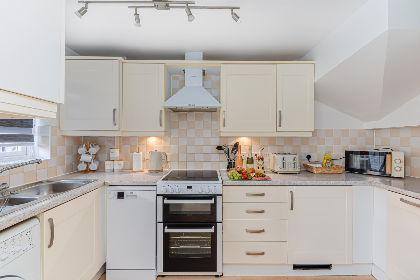 Hunsbury House • Sleeps 5 • SkyTV • Free Parking • Self-Check-In in 37 Hunsbury Chase - Property image 20 - VivreStays