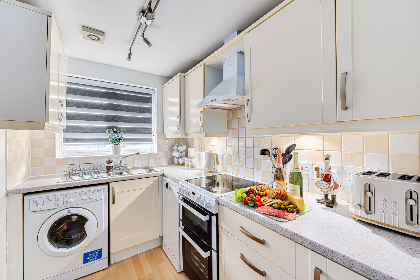 Hunsbury House • Sleeps 5 • SkyTV • Free Parking • Self-Check-In in 37 Hunsbury Chase - Property image 21 - VivreStays
