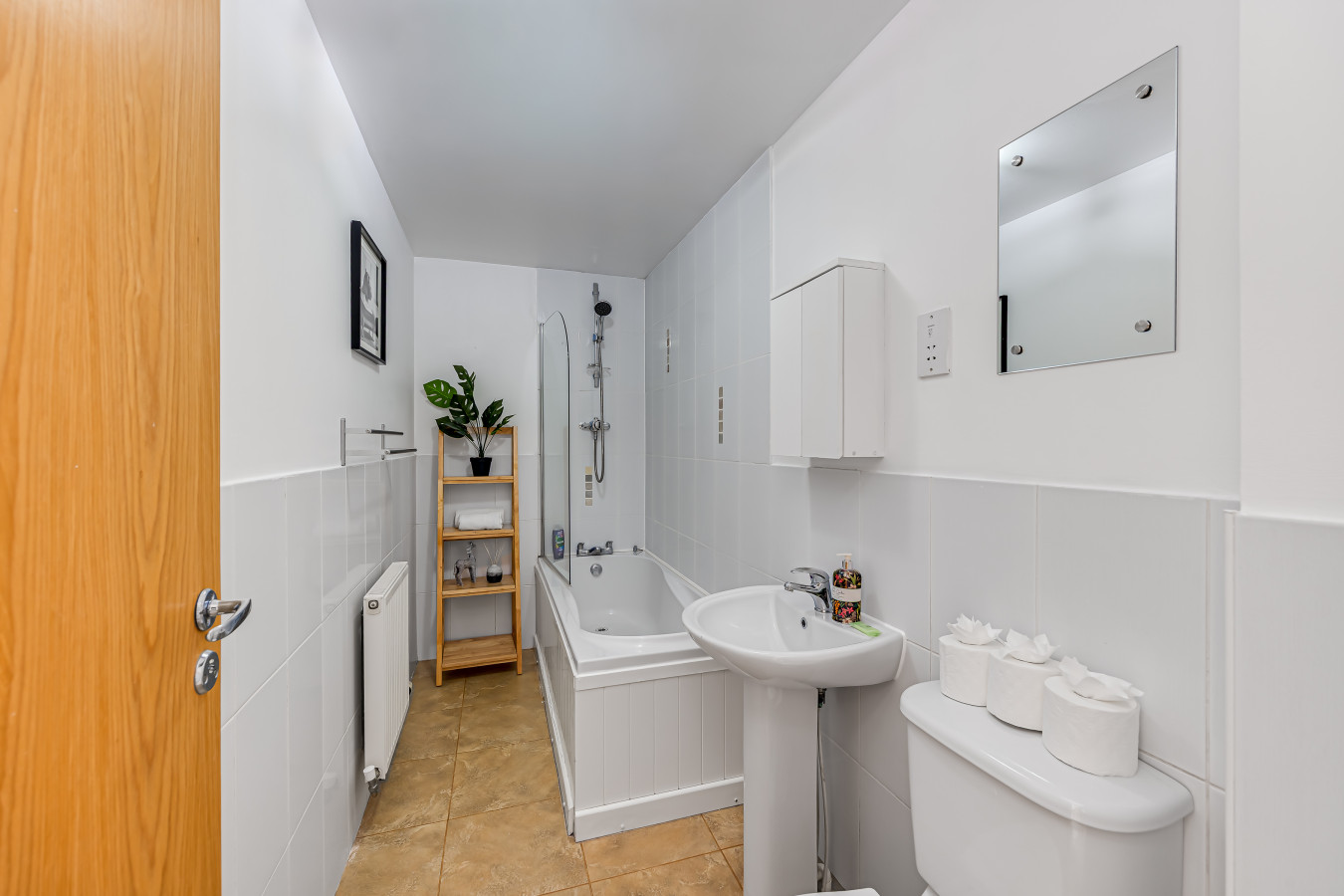 Hunsbury House • Sleeps 5 • SkyTV • Free Parking • Self-Check-In in 37 Hunsbury Chase - Property image 7 - VivreStays