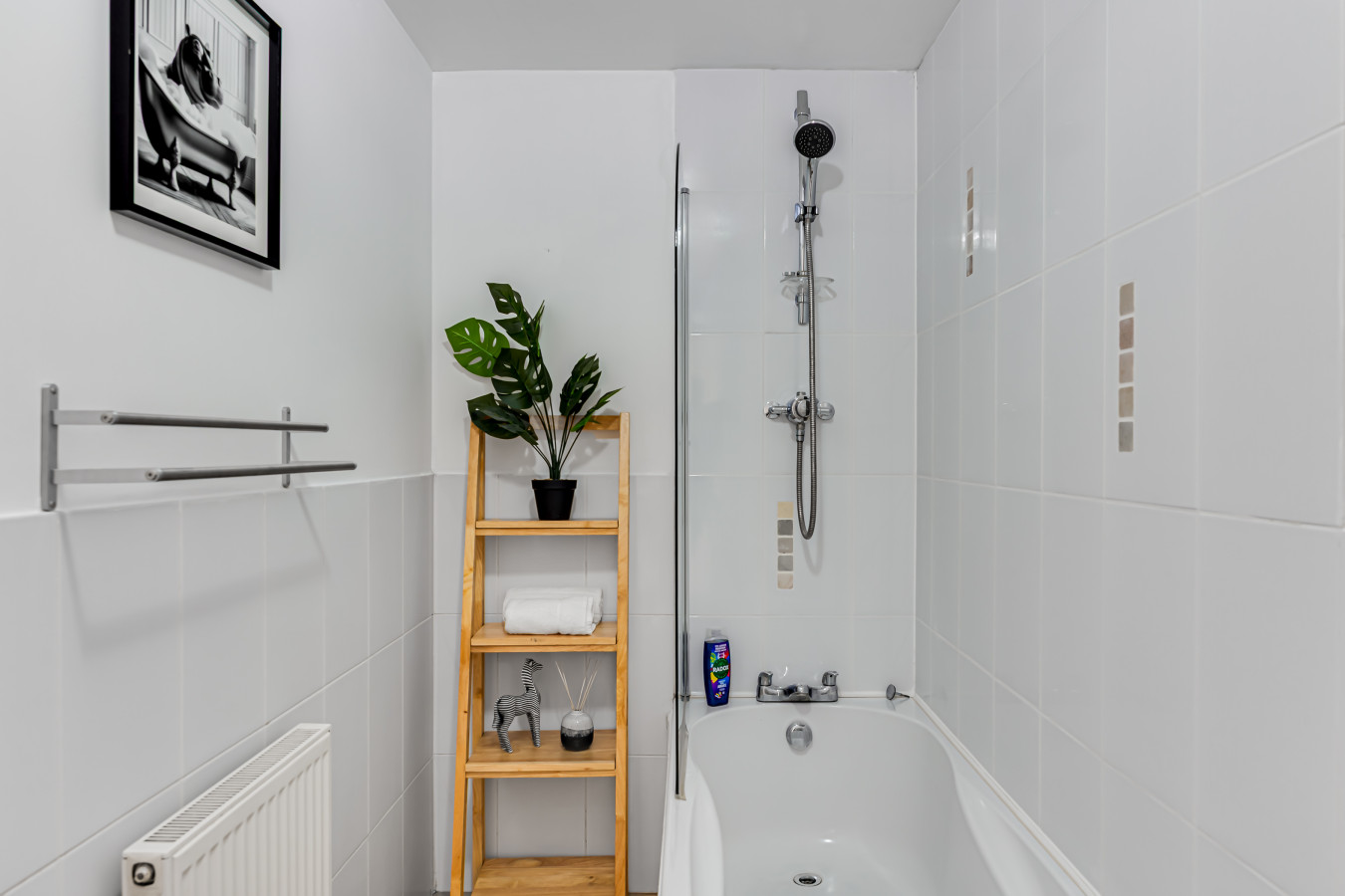 Hunsbury House • Sleeps 5 • SkyTV • Free Parking • Self-Check-In in 37 Hunsbury Chase - Property image 8 - VivreStays