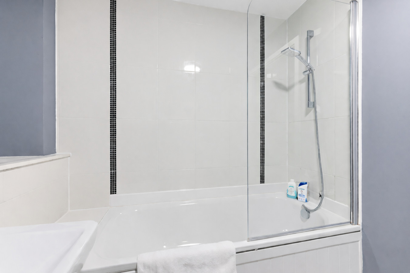 Modern City Centre Flat • Balcony • Free Parking • Fast WiFi • Self-Check-In in 50 Mortimer Square Flat 66 - Property image 5 - VivreStays