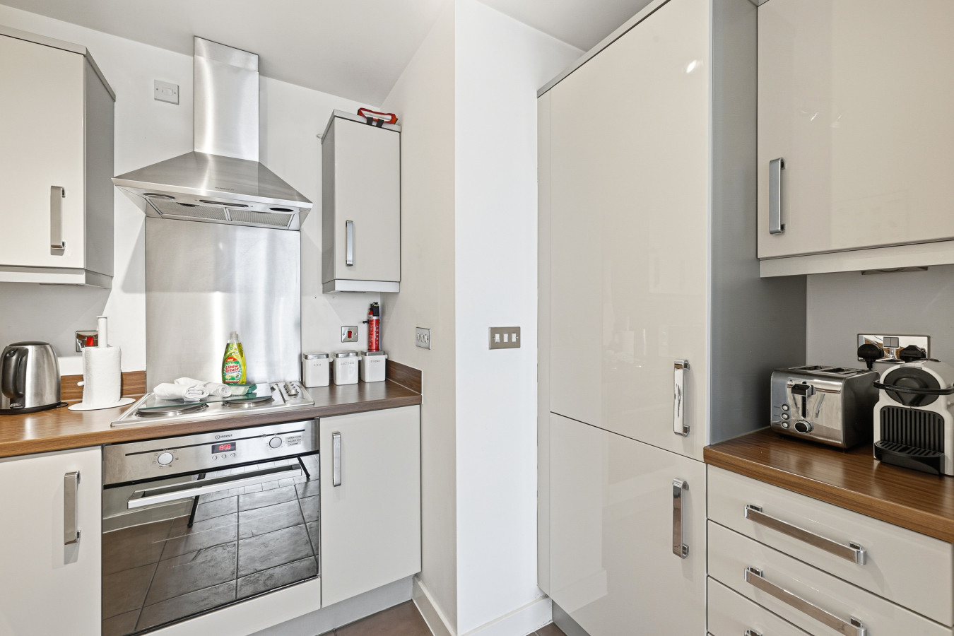 Modern City Centre Flat • Balcony • Free Parking • Fast WiFi • Self-Check-In in 50 Mortimer Square Flat 66 - Property image 14 - VivreStays