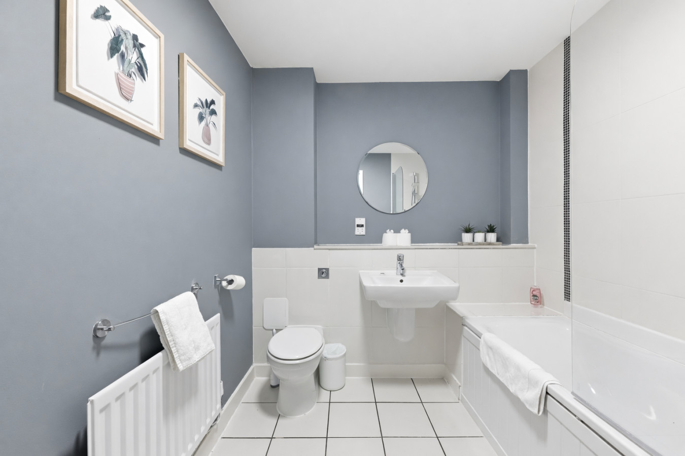 Modern City Centre Flat • Balcony • Free Parking • Fast WiFi • Self-Check-In in 50 Mortimer Square Flat 66 - Property image 4 - VivreStays