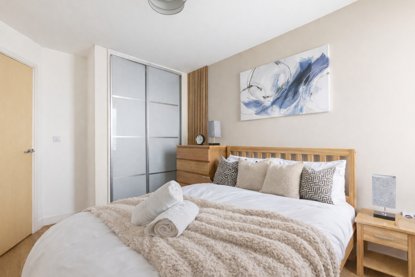 Modern City Centre Flat • Balcony • Free Parking • Fast WiFi • Self-Check-In in 50 Mortimer Square Flat 66 - Property image 3 - VivreStays