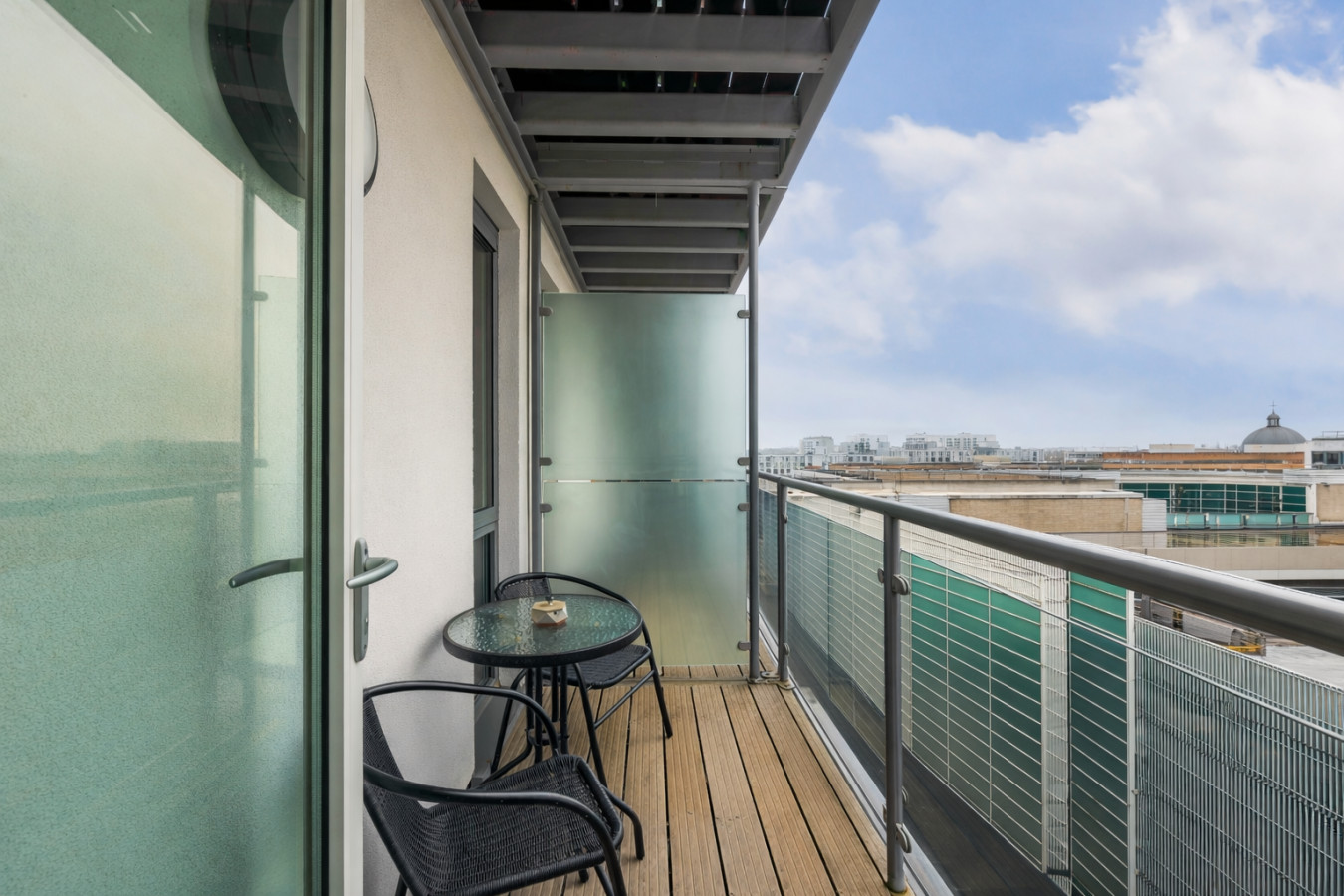 Modern City Centre Flat • Balcony • Free Parking • Fast WiFi • Self-Check-In in 50 Mortimer Square Flat 66 - Property image 8 - VivreStays
