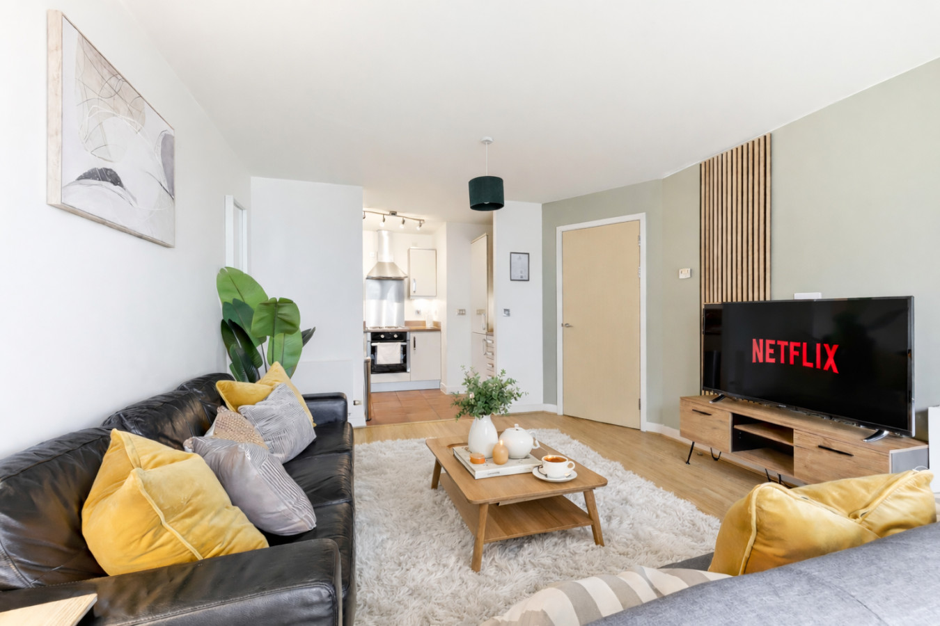 Sleek Apartment • City Centre • Balcony • Free Parking • Fast WiFi • Self-Check-In in 50 Mortimer Square Flat 68 - Property image 11 - VivreStays
