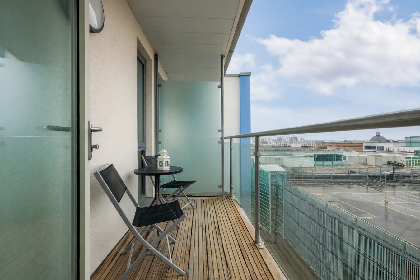 Sleek Apartment • City Centre • Balcony • Free Parking • Fast WiFi • Self-Check-In in 50 Mortimer Square Flat 68 - Property image 8 - VivreStays