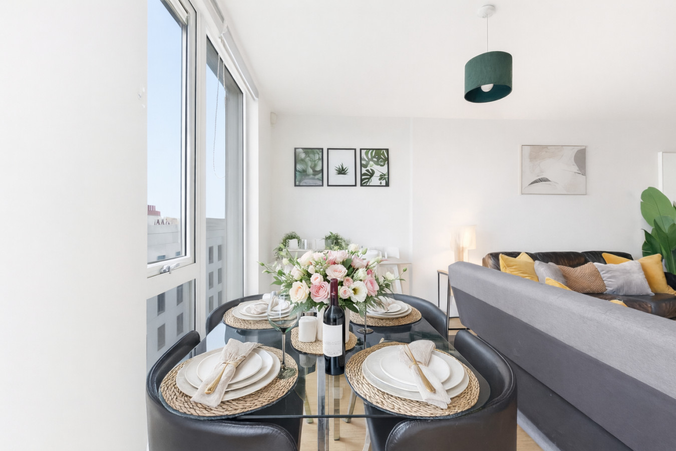 Sleek Apartment • City Centre • Balcony • Free Parking • Fast WiFi • Self-Check-In in 50 Mortimer Square Flat 68 - Property image 9 - VivreStays