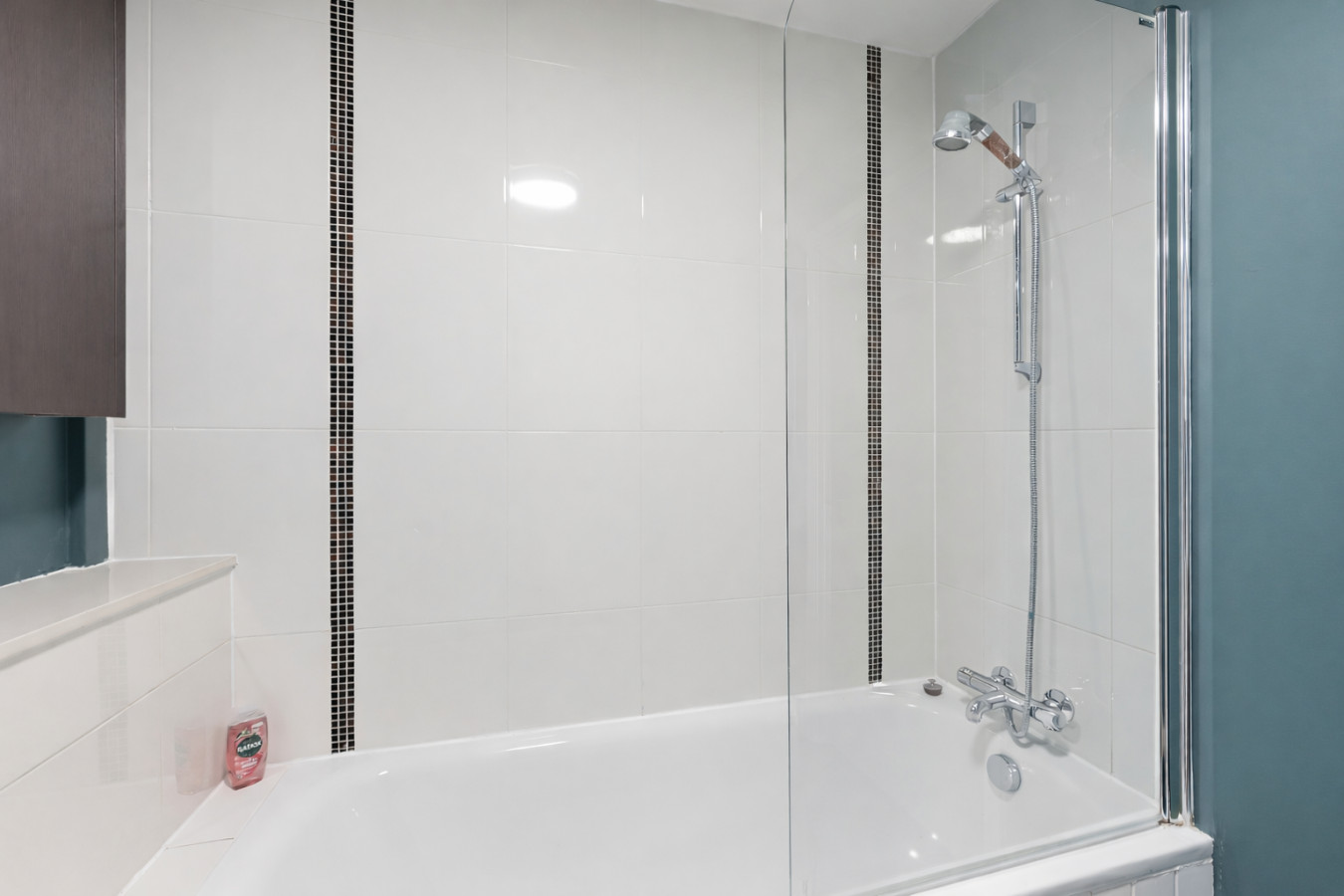 Sleek Apartment • City Centre • Balcony • Free Parking • Fast WiFi • Self-Check-In in 50 Mortimer Square Flat 68 - Property image 5 - VivreStays
