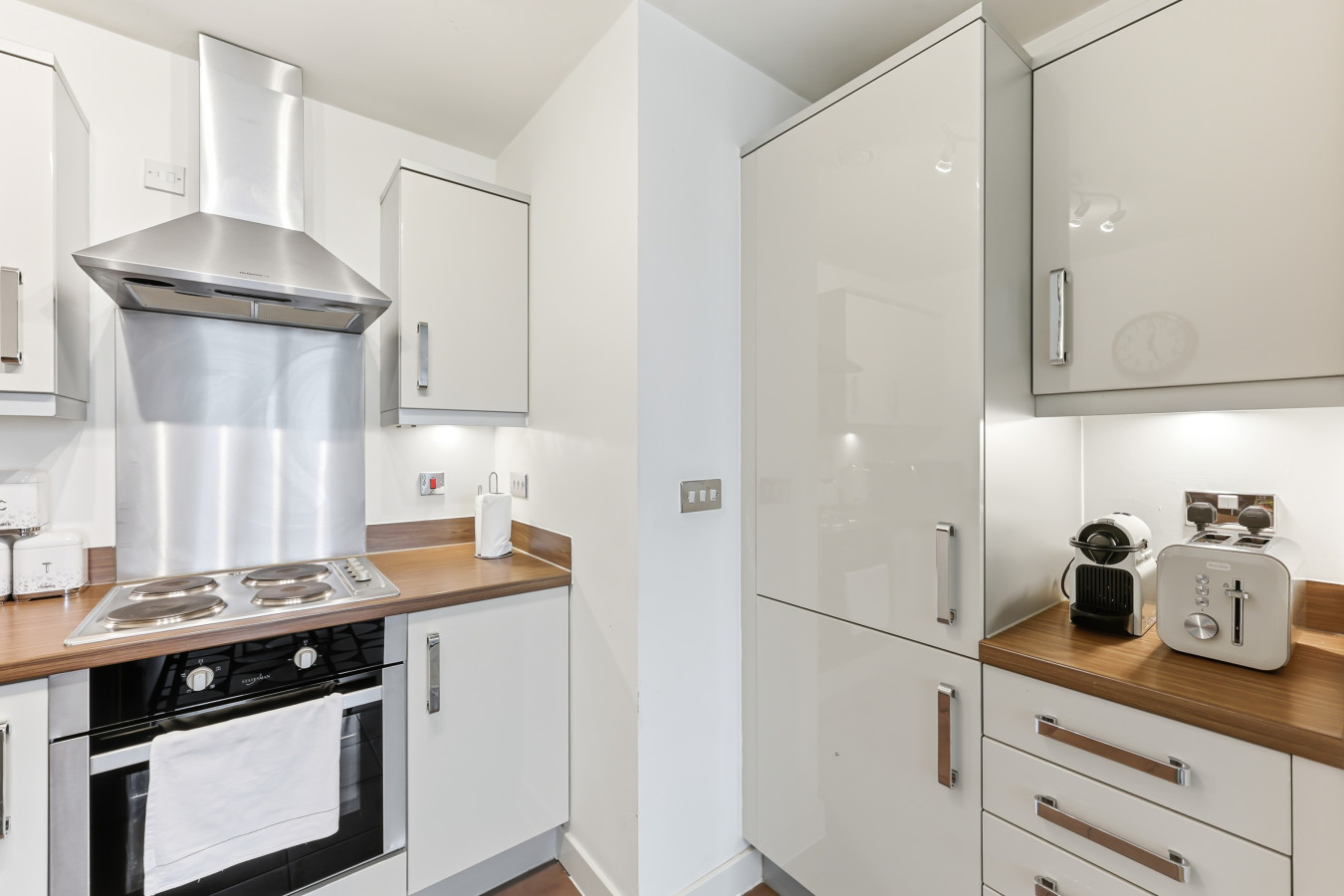 Sleek Apartment • City Centre • Balcony • Free Parking • Fast WiFi • Self-Check-In in 50 Mortimer Square Flat 68 - Property image 15 - VivreStays